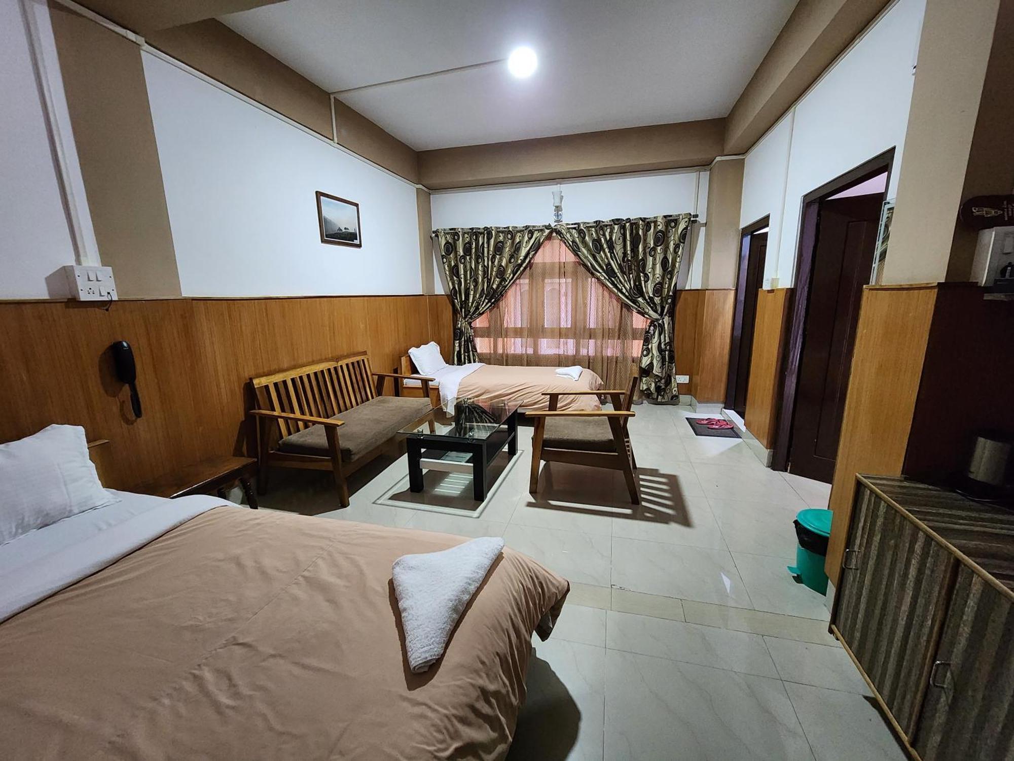 Hotel The Oak Tawang Esterno foto