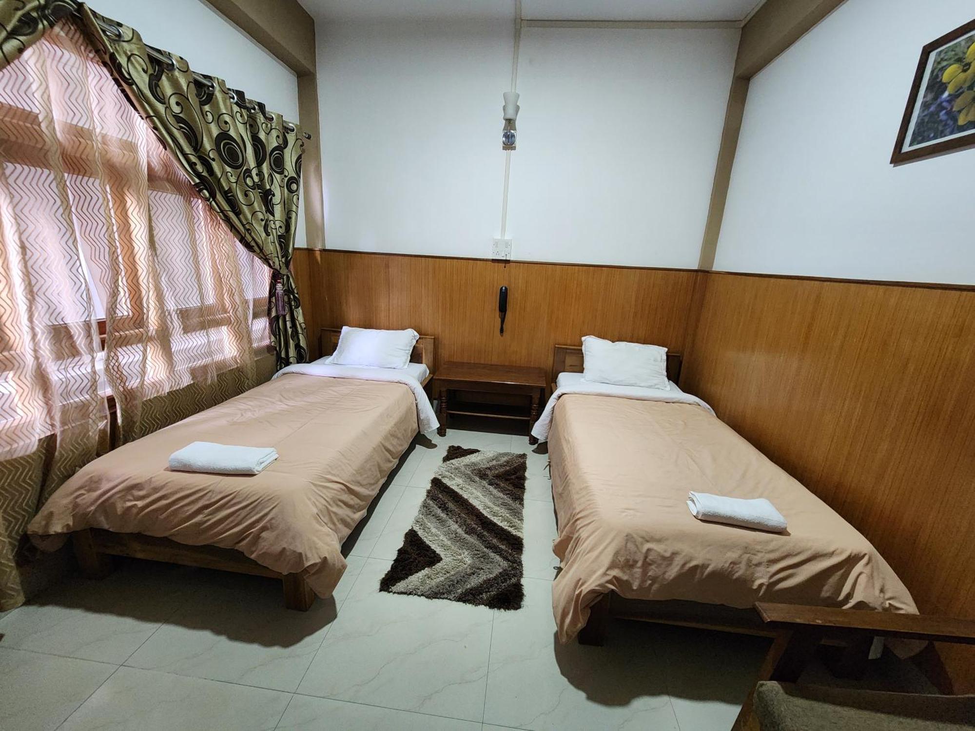 Hotel The Oak Tawang Esterno foto