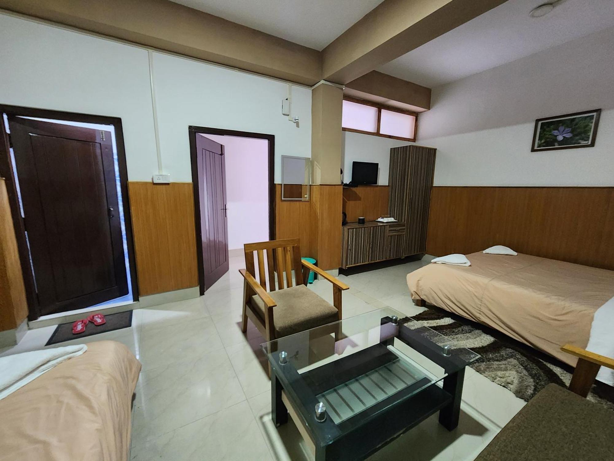 Hotel The Oak Tawang Esterno foto