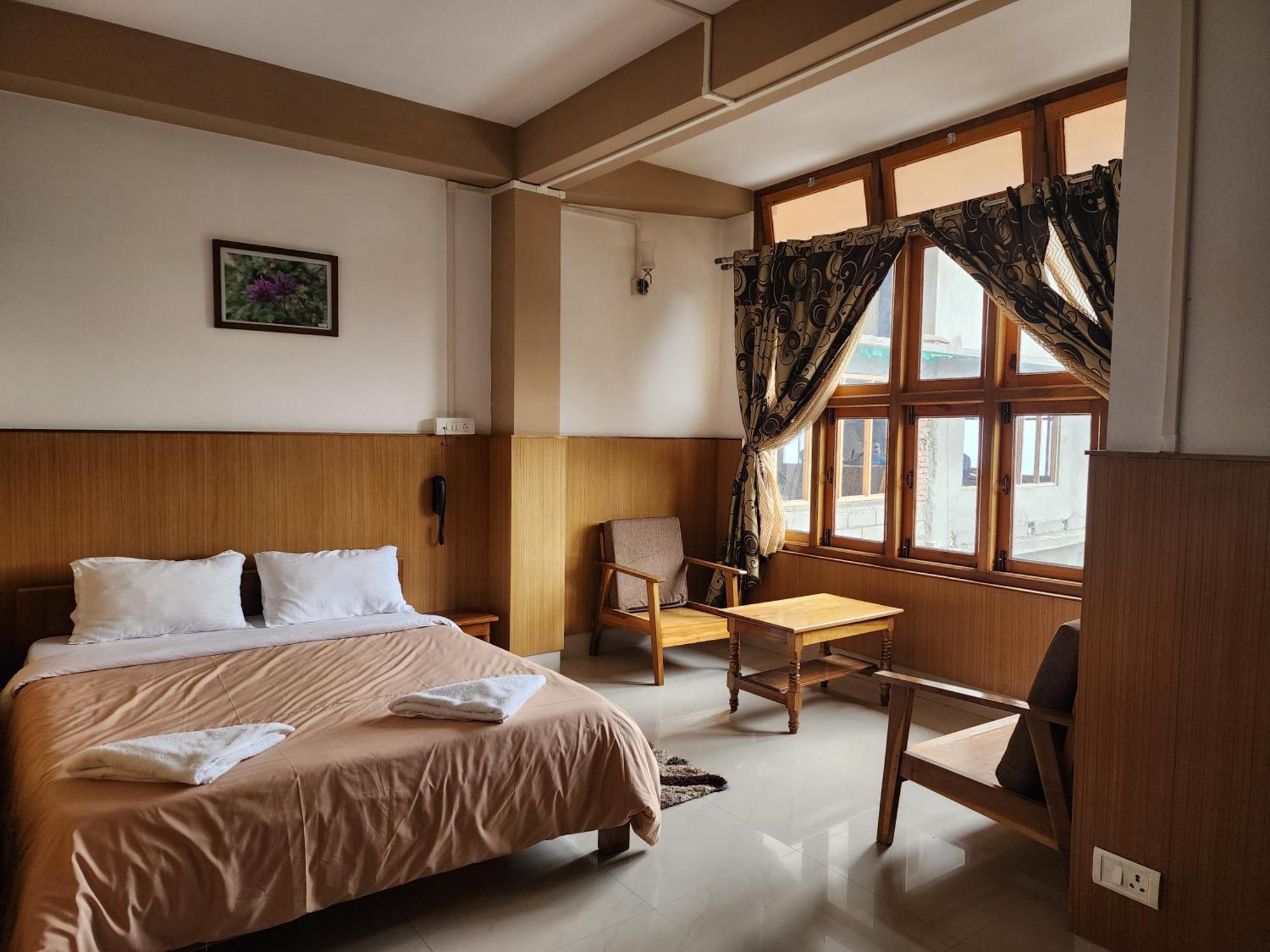 Hotel The Oak Tawang Esterno foto