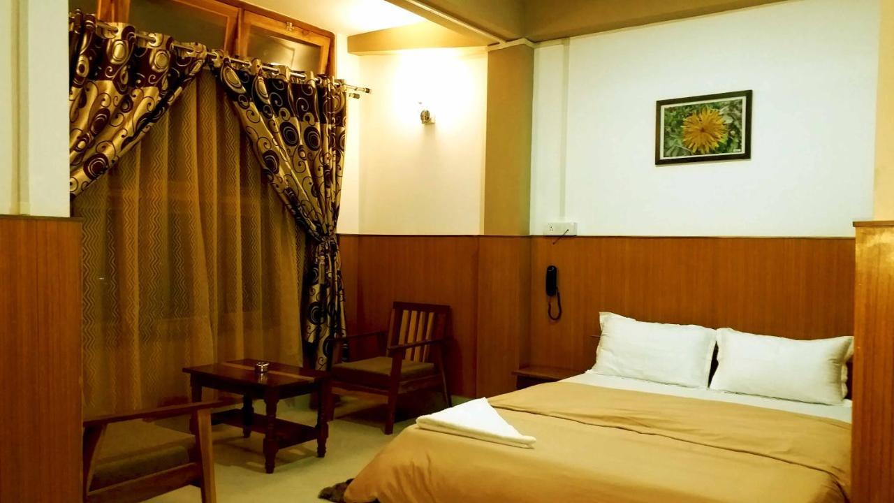Hotel The Oak Tawang Esterno foto